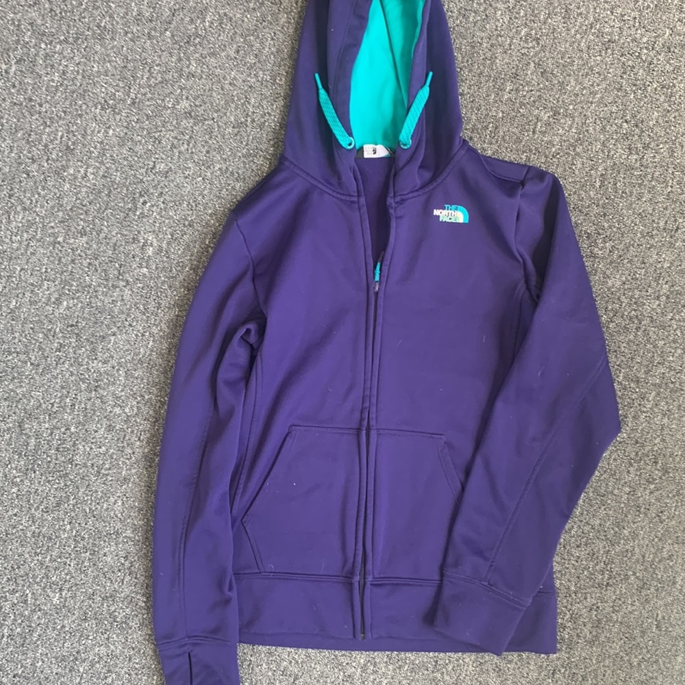 Northface zip up hooded sweatshirt. Thumb holes!